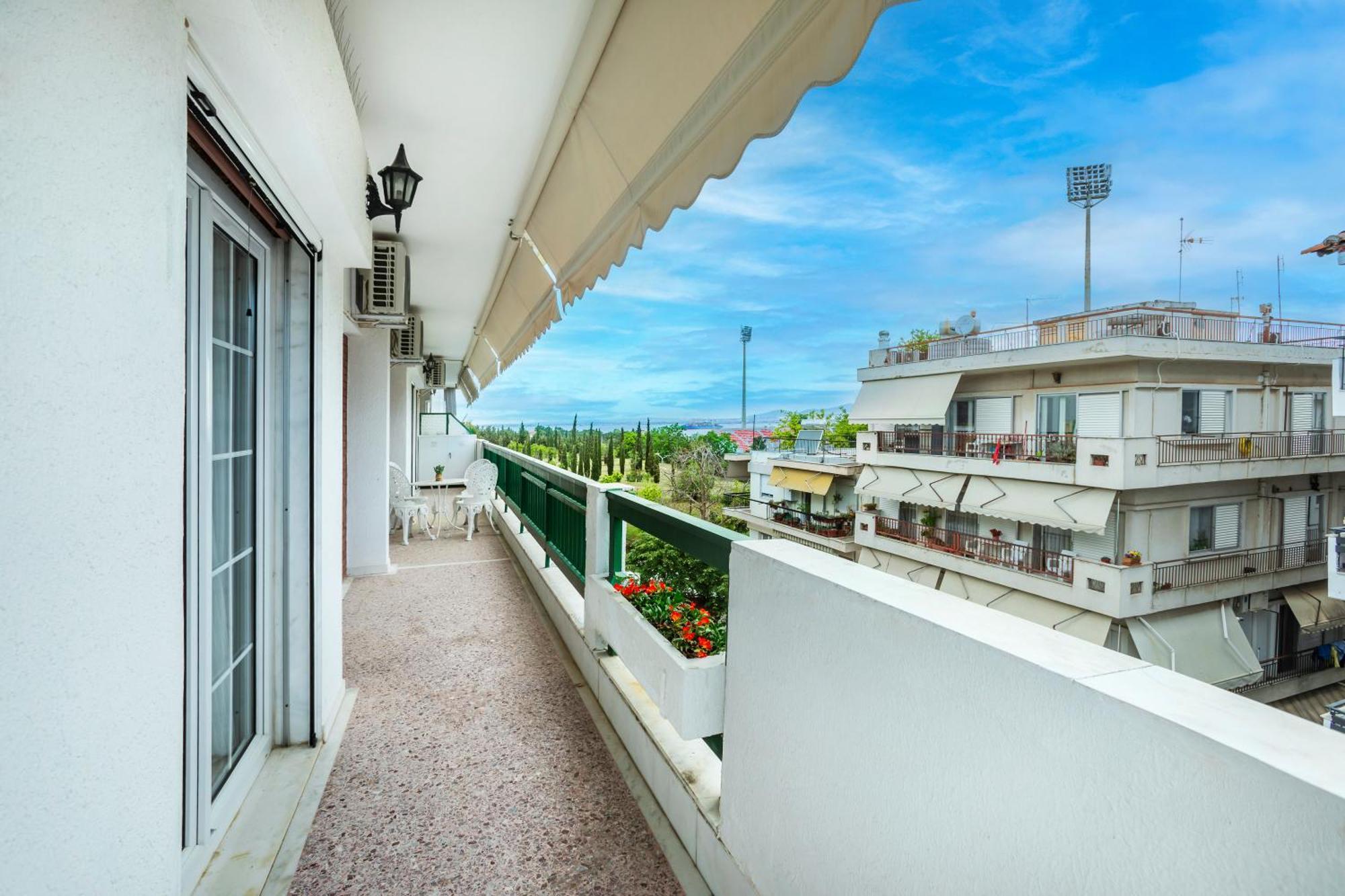 Cozy Penthouse Apartment Thessaloniki Exterior photo